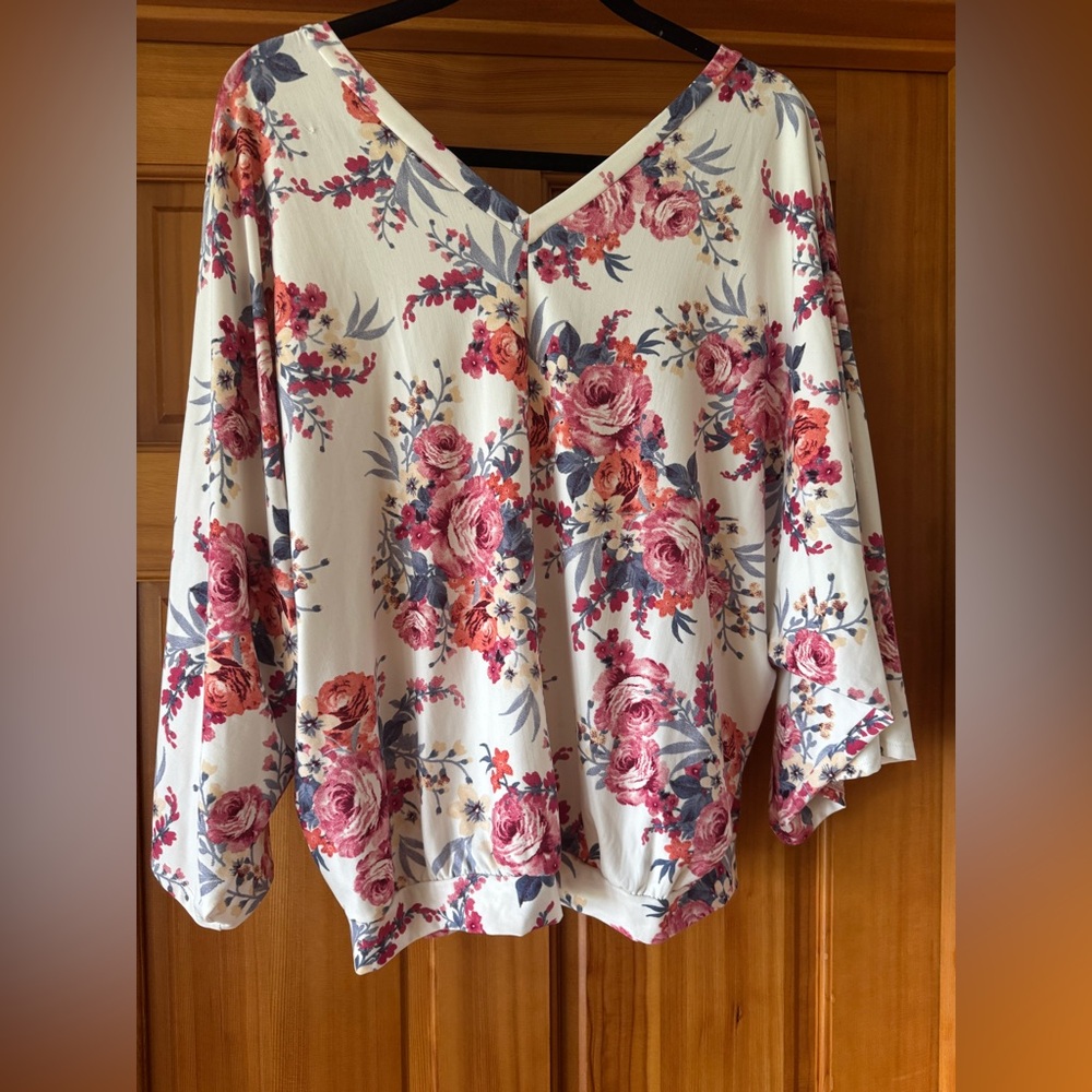 Daytrip Floral V-Neck Blouse in Pink and Purple